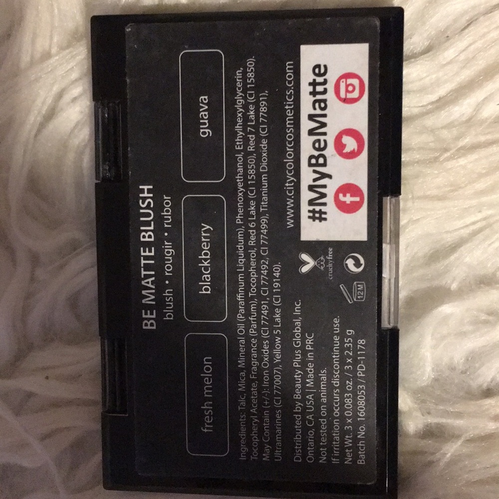 Matte blush - Picture 5 of 5